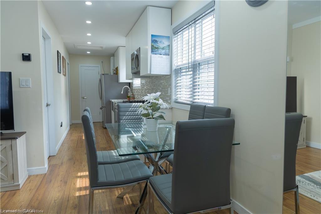 31 Newlands Avenue, Hamilton, ON - Indoor Photo Showing Dining Room