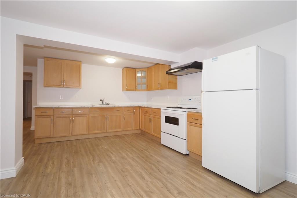 129 Hazelglen Drive, Kitchener, ON - Indoor Photo Showing Kitchen