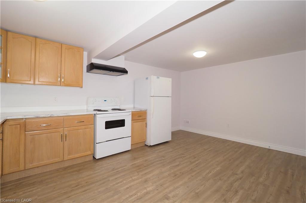 129 Hazelglen Drive, Kitchener, ON - Indoor Photo Showing Kitchen