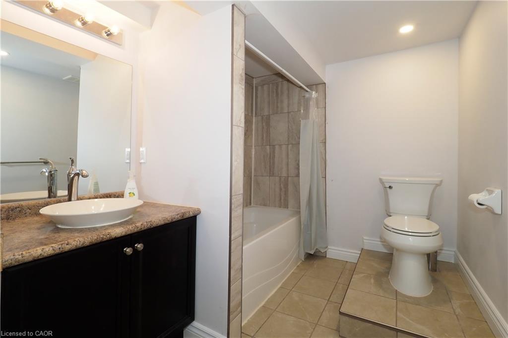 129 Hazelglen Drive, Kitchener, ON - Indoor Photo Showing Bathroom