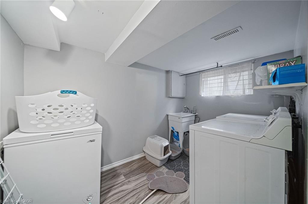 22 Agnes Street, Hamilton, ON - Indoor Photo Showing Laundry Room
