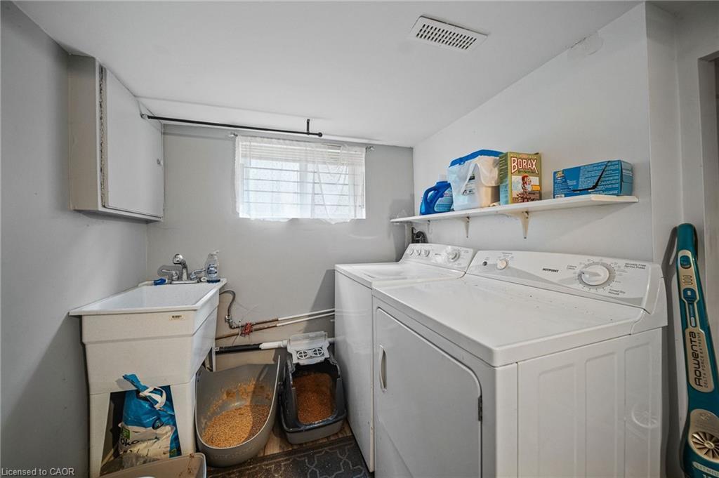 22 Agnes Street, Hamilton, ON - Indoor Photo Showing Laundry Room