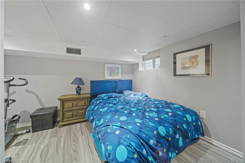 22 Agnes Street, Hamilton, ON - Indoor Photo Showing Bedroom