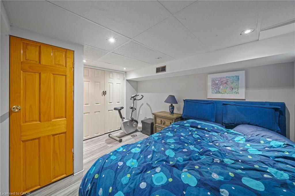 22 Agnes Street, Hamilton, ON - Indoor Photo Showing Bedroom