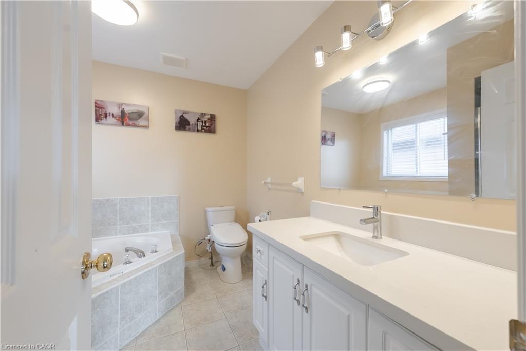 263 Hepburn Crescent, Hamilton, ON - Indoor Photo Showing Bathroom
