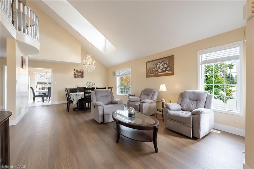 263 Hepburn Crescent, Hamilton, ON - Indoor Photo Showing Living Room