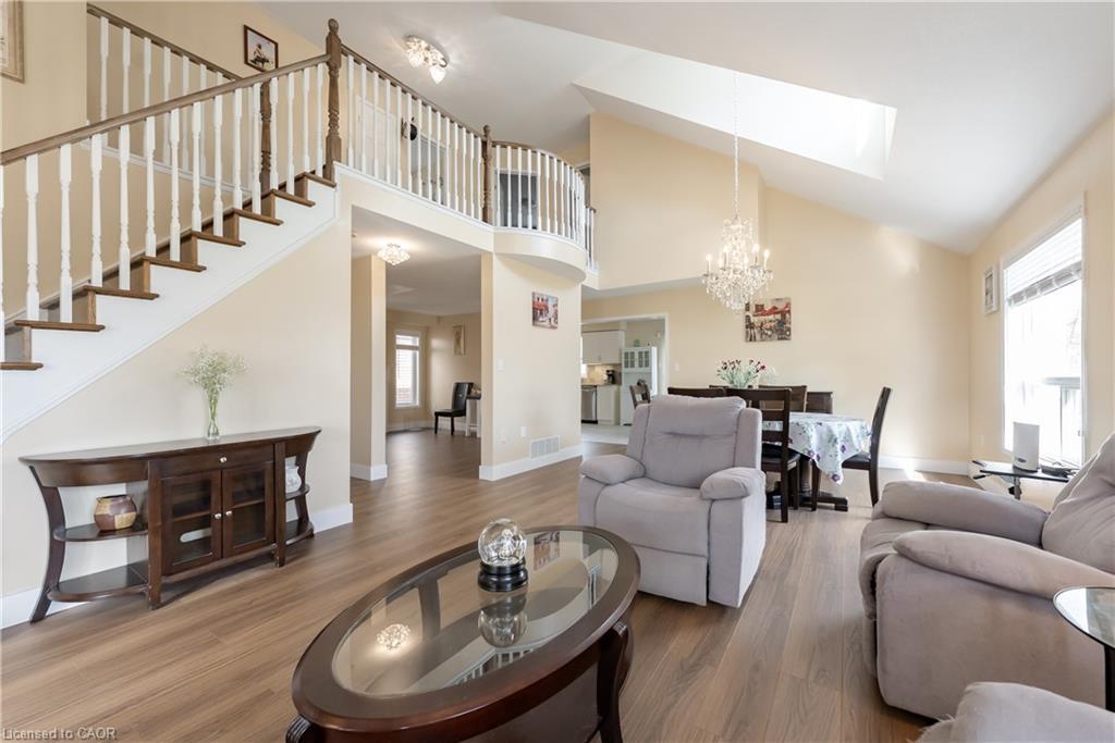 263 Hepburn Crescent, Hamilton, ON - Indoor Photo Showing Living Room