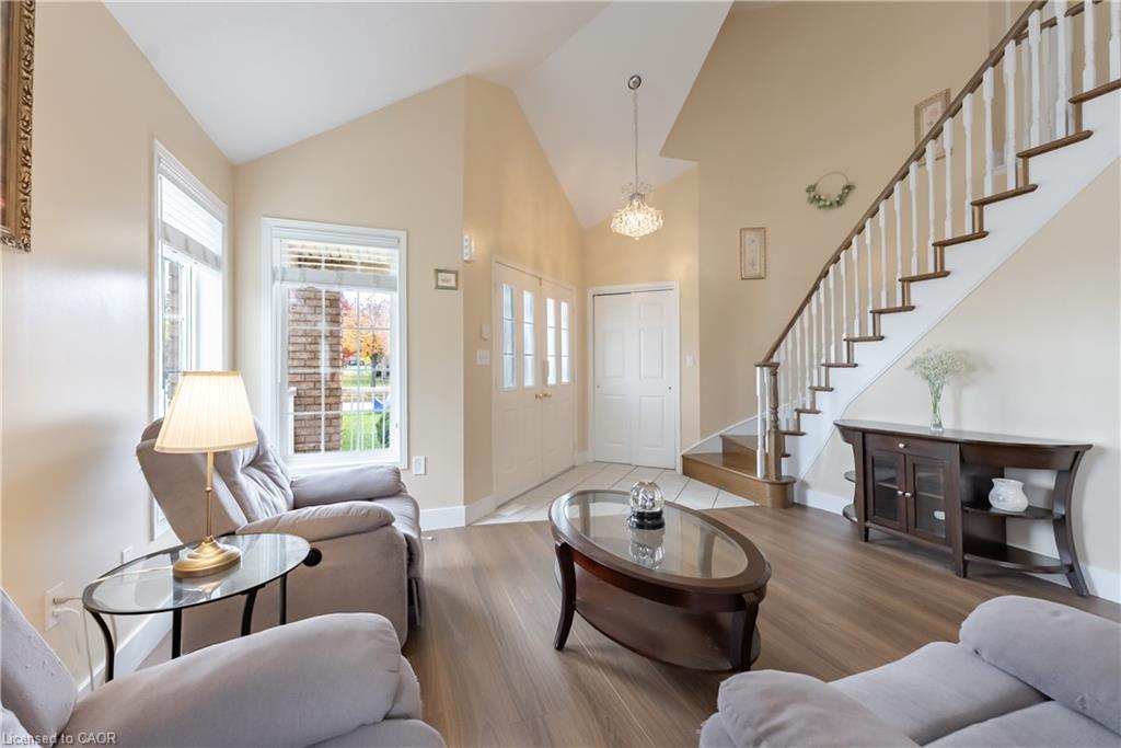 263 Hepburn Crescent, Hamilton, ON - Indoor Photo Showing Living Room