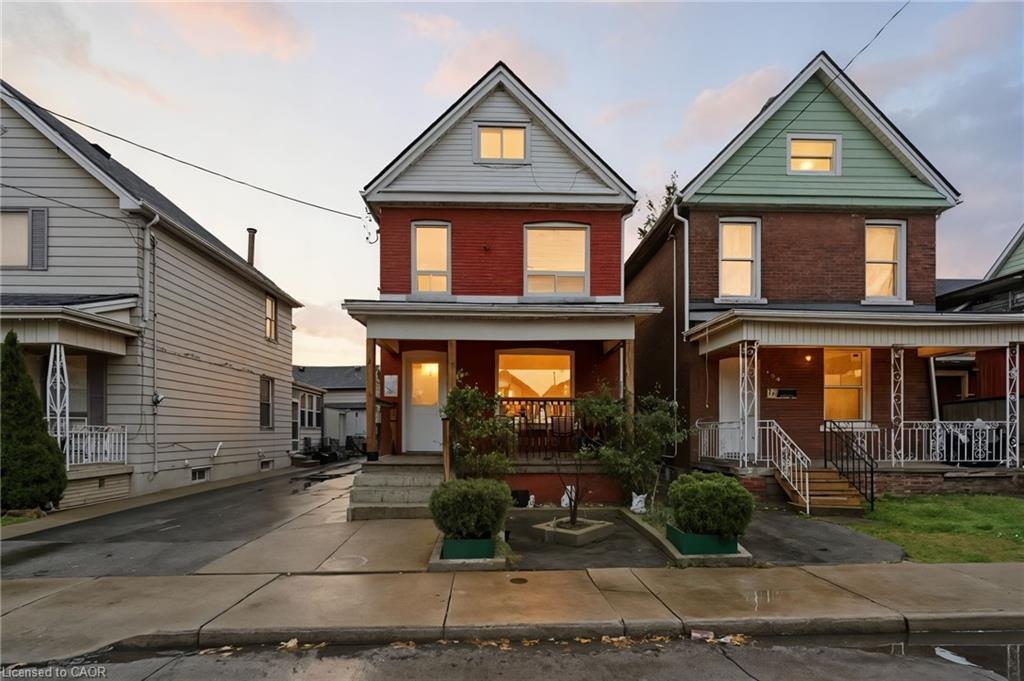 196 Avondale Street, Hamilton, ON - Outdoor With Deck Patio Veranda With Facade