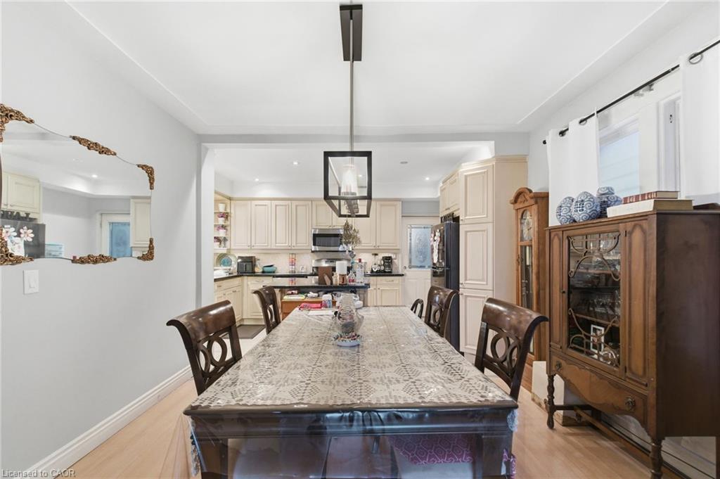 196 Avondale Street, Hamilton, ON - Indoor Photo Showing Dining Room
