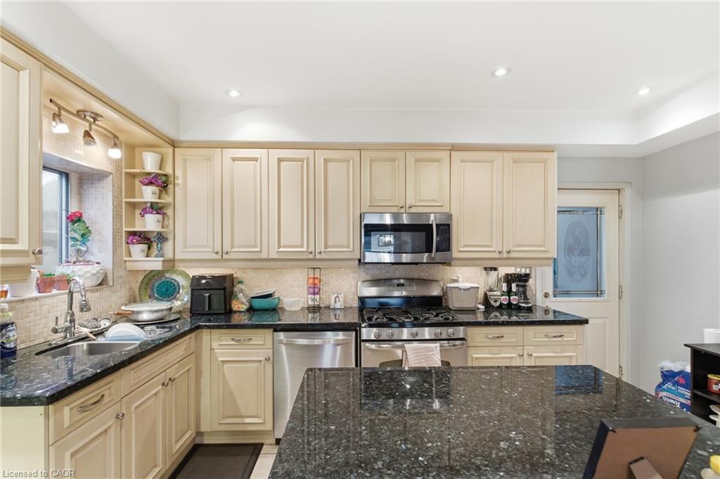 196 Avondale Street, Hamilton, ON - Indoor Photo Showing Kitchen With Double Sink