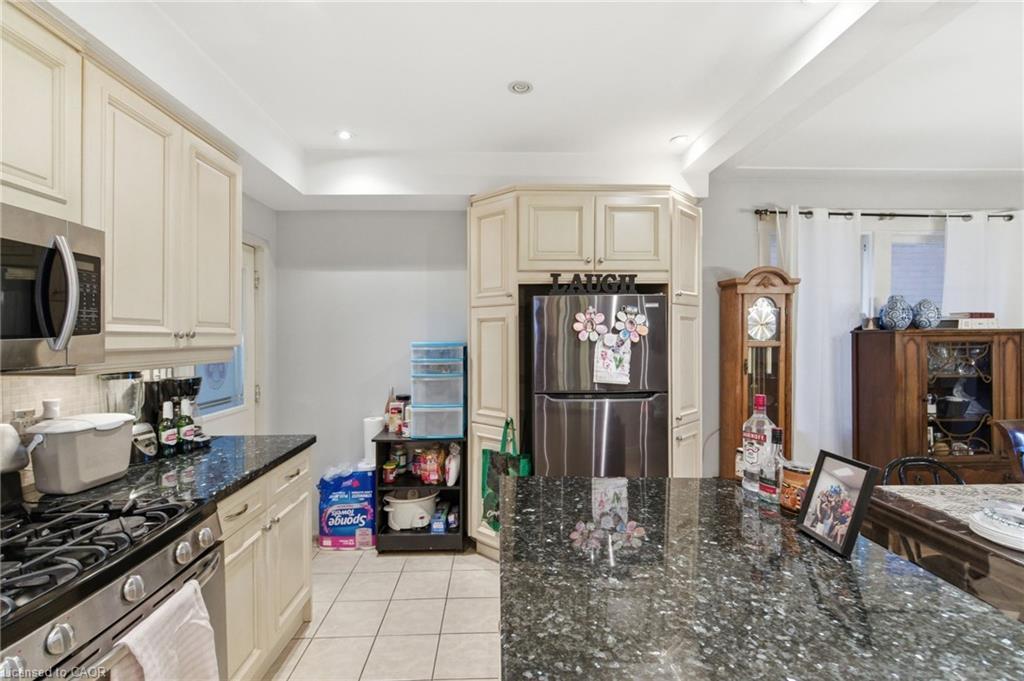 196 Avondale Street, Hamilton, ON - Indoor Photo Showing Kitchen With Upgraded Kitchen