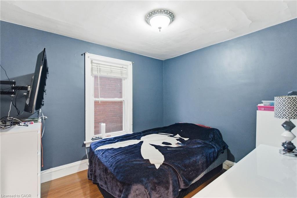 196 Avondale Street, Hamilton, ON - Indoor Photo Showing Bedroom
