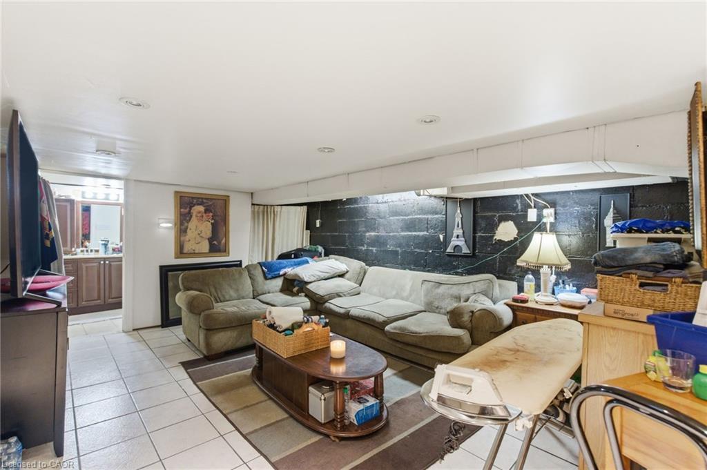 196 Avondale Street, Hamilton, ON - Indoor Photo Showing Living Room