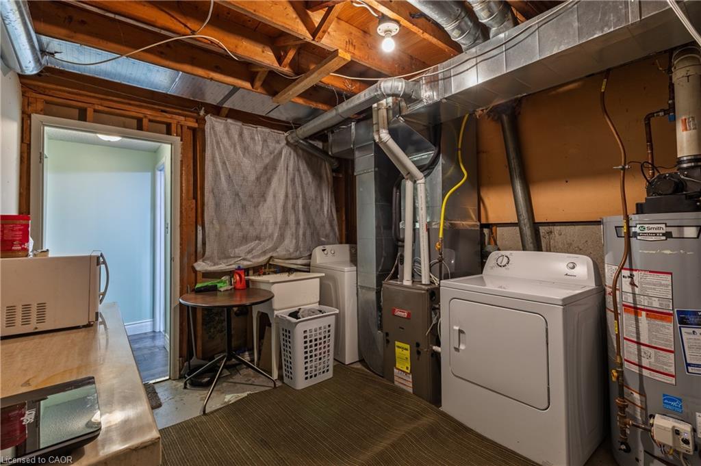 4-445 Pioneer Drive, Kitchener, ON - Indoor Photo Showing Laundry Room