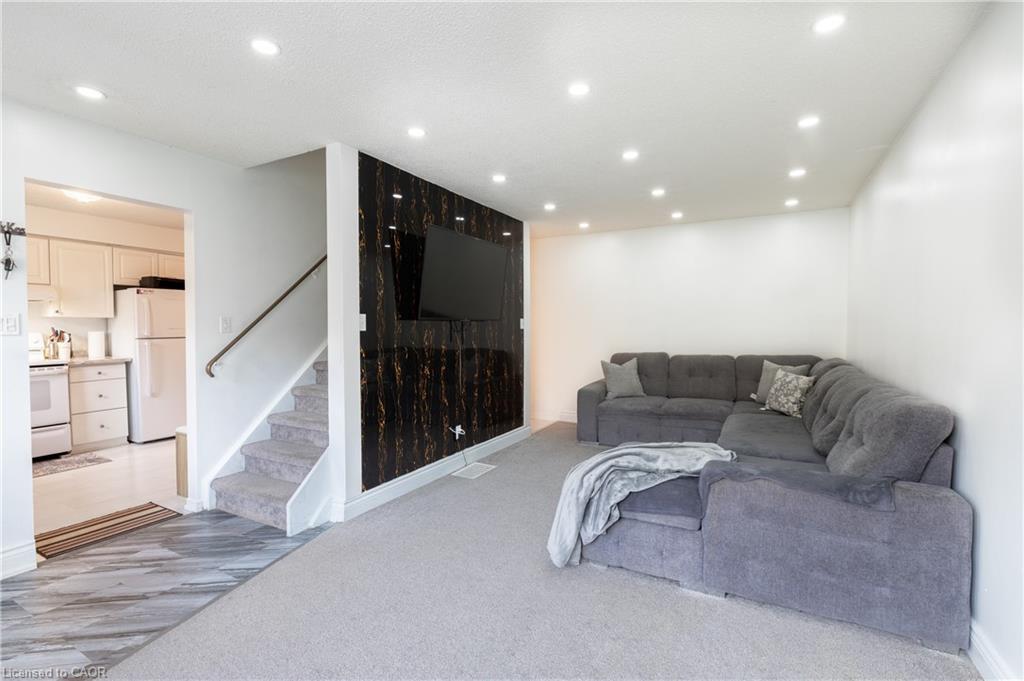 4-445 Pioneer Drive, Kitchener, ON - Indoor