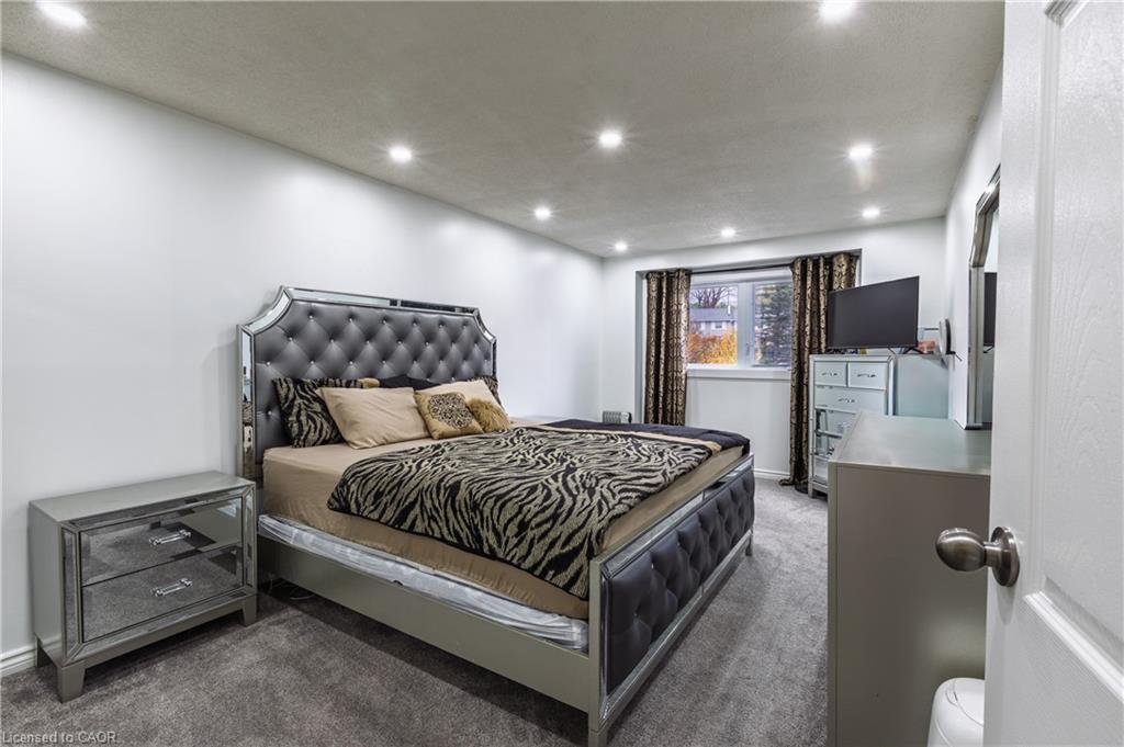 4-445 Pioneer Drive, Kitchener, ON - Indoor Photo Showing Bedroom