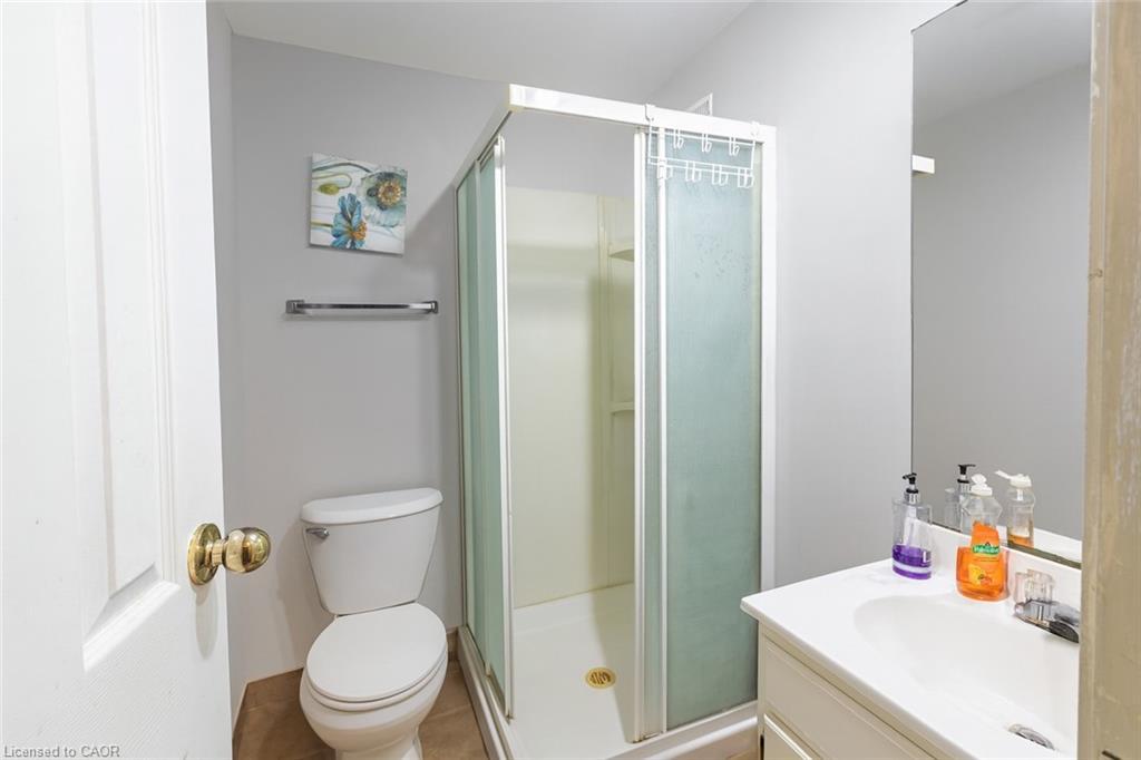 4-445 Pioneer Drive, Kitchener, ON - Indoor Photo Showing Bathroom