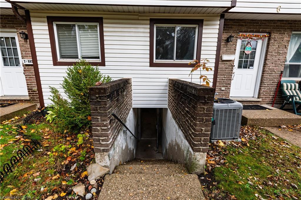 4-445 Pioneer Drive, Kitchener, ON - Outdoor