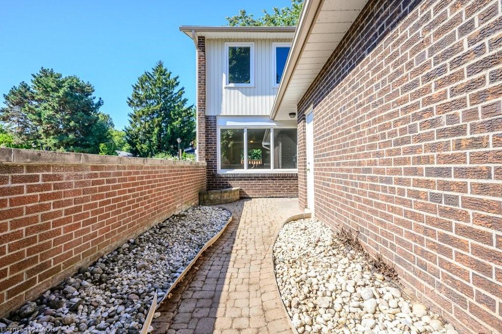 5193 Banting Court, Burlington, ON - Outdoor