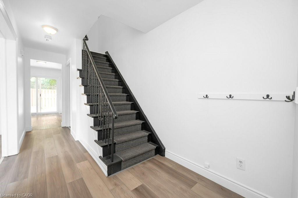 5193 Banting Court, Burlington, ON - Indoor Photo Showing Other Room