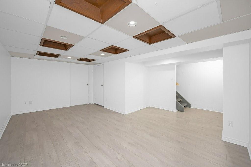 5193 Banting Court, Burlington, ON - Indoor