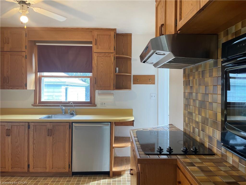 903 Danforth Place, Burlington, ON - Indoor Photo Showing Kitchen