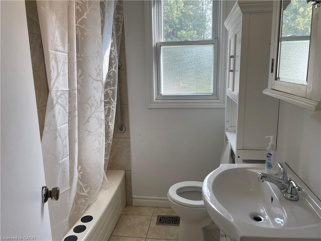903 Danforth Place, Burlington, ON - Indoor Photo Showing Bathroom