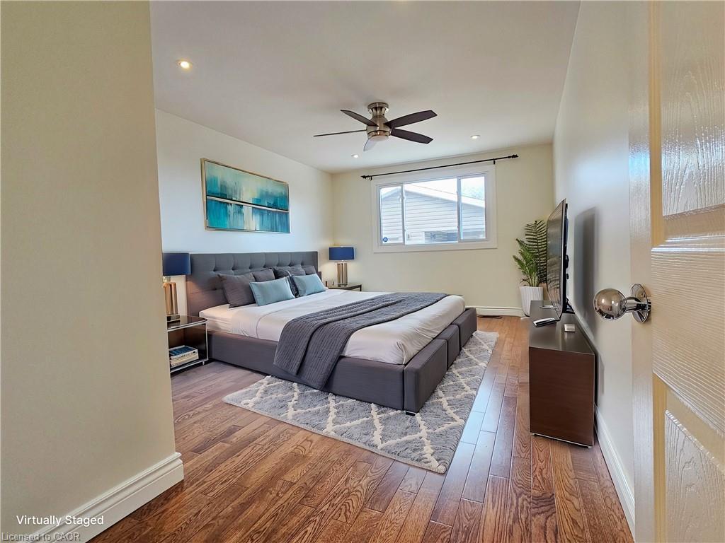 Main-4 Markham Crescent, Hamilton, ON - Indoor Photo Showing Bedroom