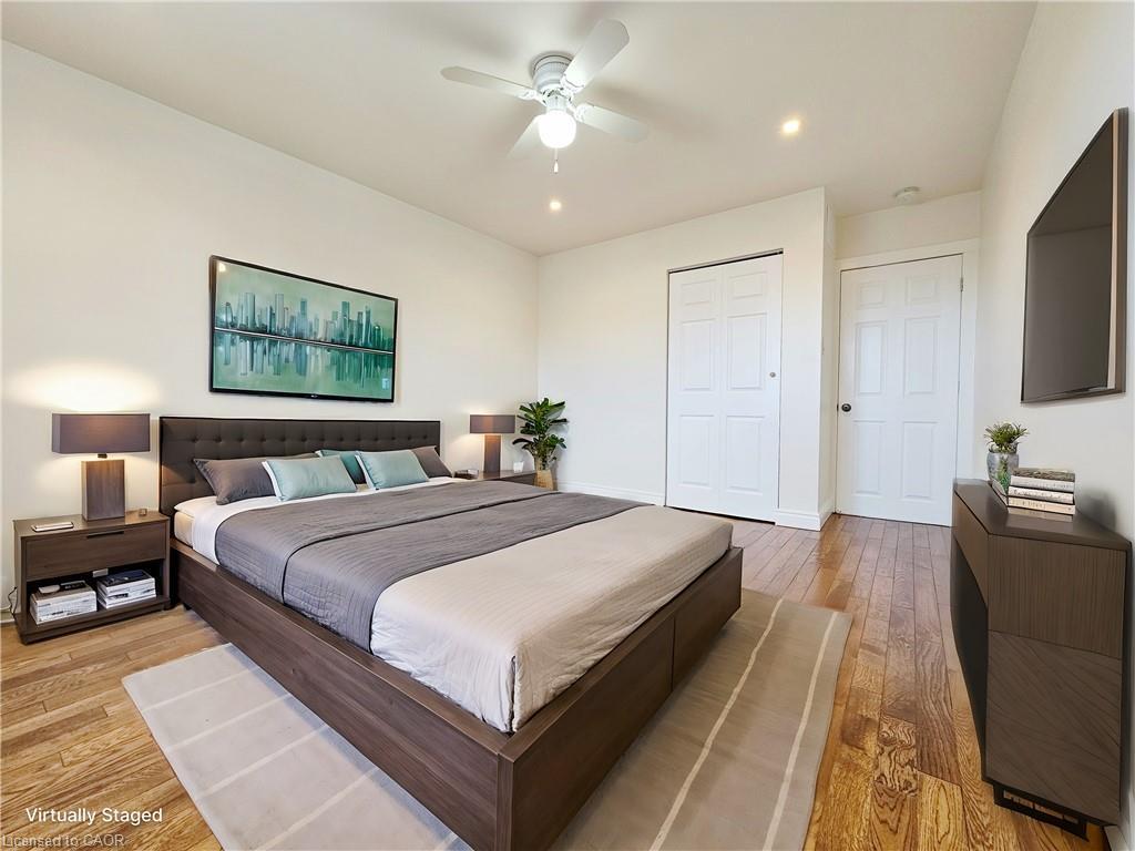 Main-4 Markham Crescent, Hamilton, ON - Indoor Photo Showing Bedroom