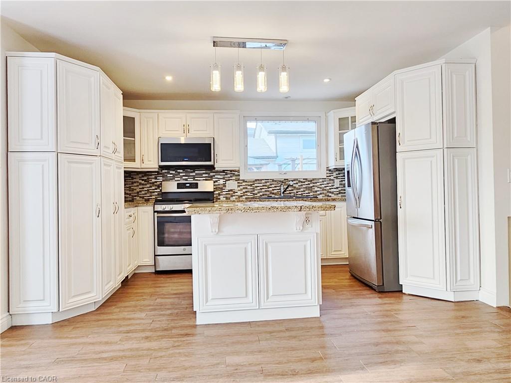 Main-4 Markham Crescent, Hamilton, ON - Indoor Photo Showing Kitchen