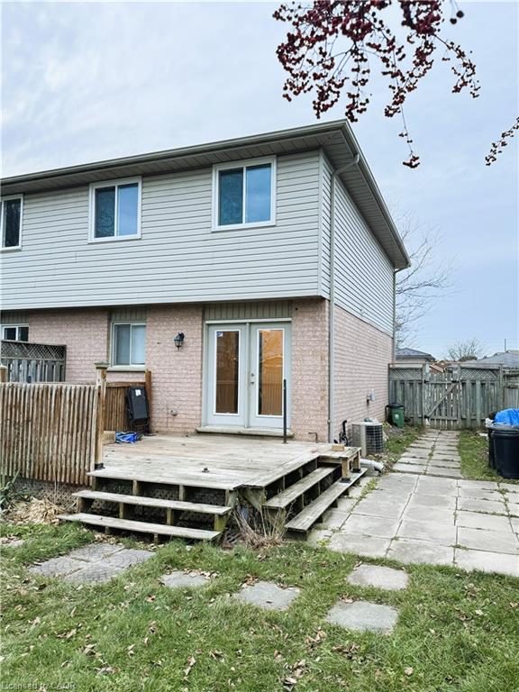 20 Daybreak Drive, London, ON - Outdoor With Deck Patio Veranda