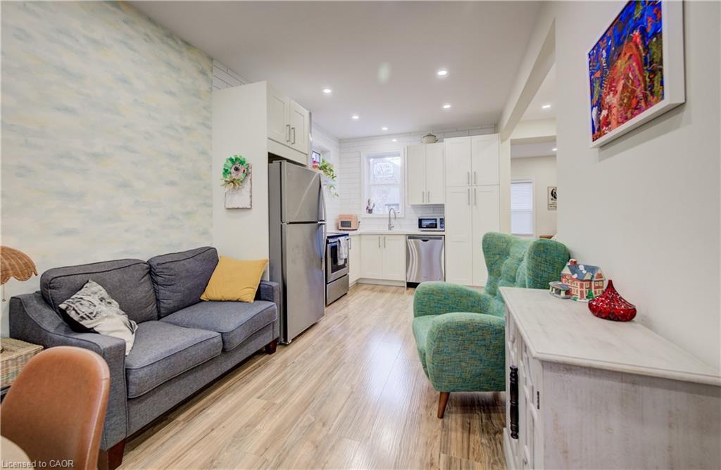 12 Baker Street, Hamilton, ON - Indoor