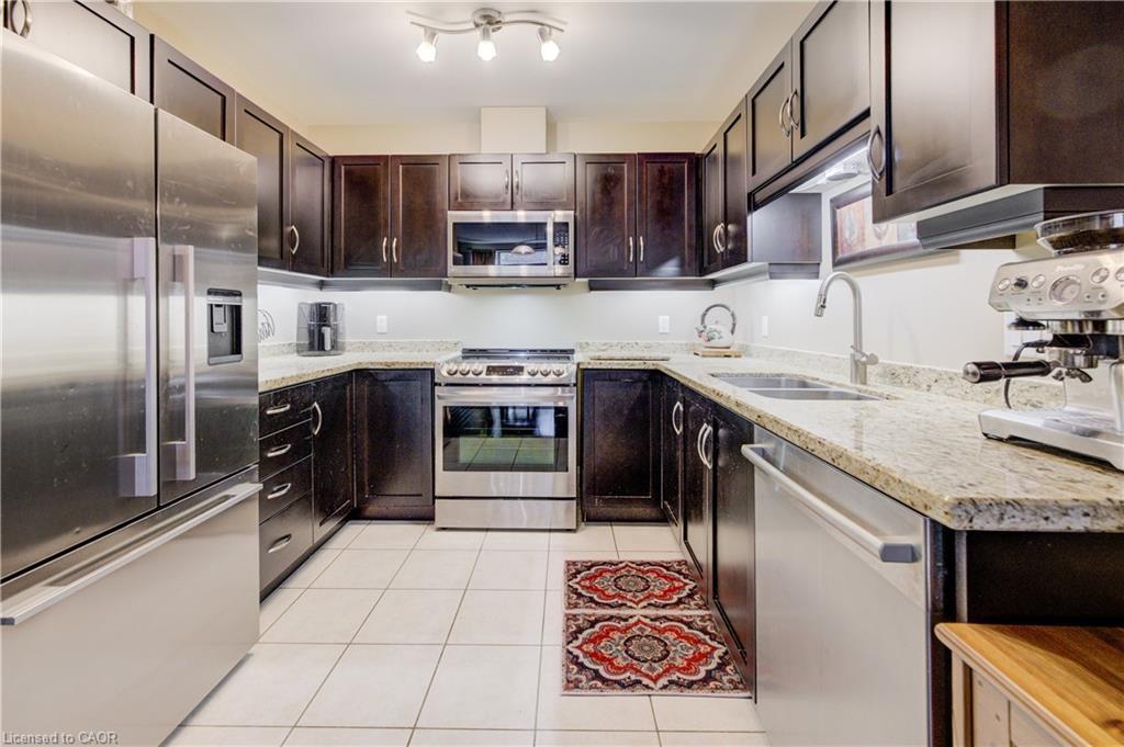 105-165 Duke Street E, Kitchener, ON - Indoor Photo Showing Kitchen With Double Sink With Upgraded Kitchen