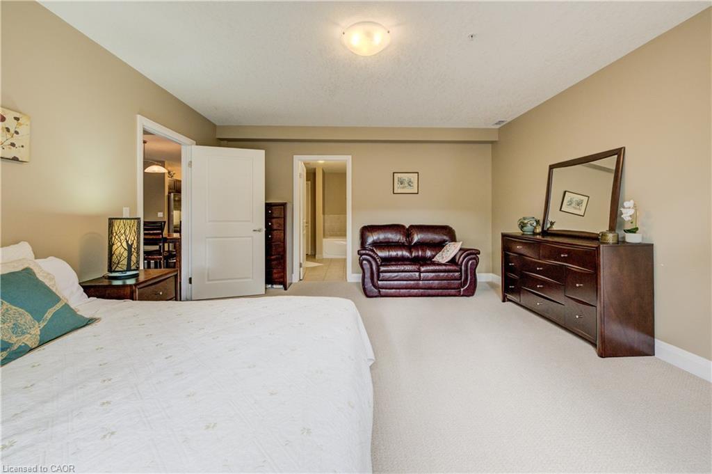 105-165 Duke Street E, Kitchener, ON - Indoor Photo Showing Bedroom