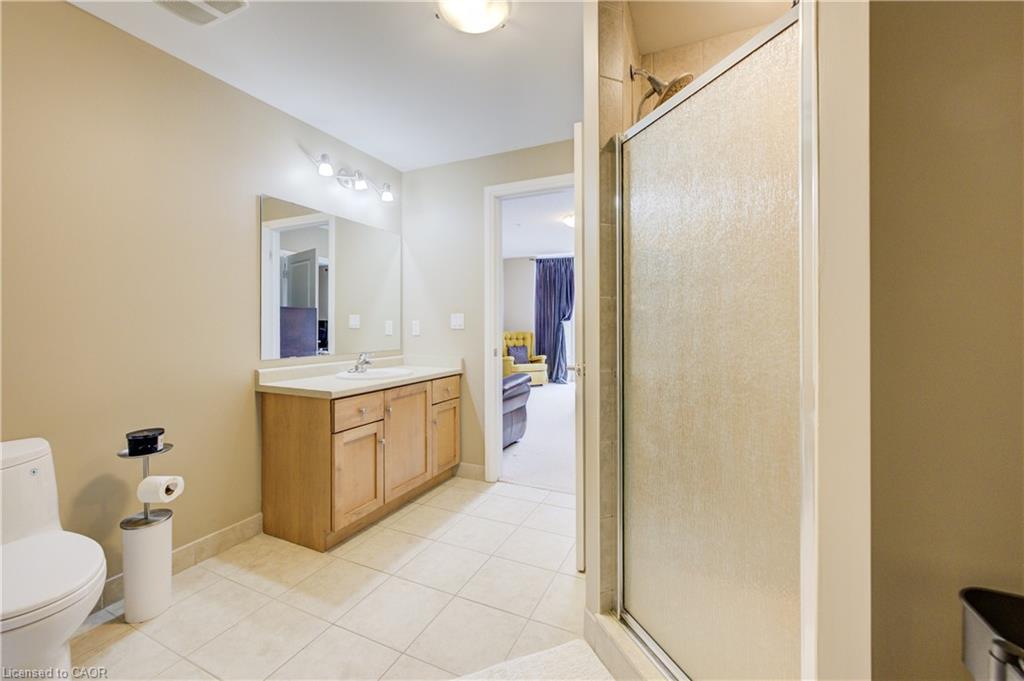 105-165 Duke Street E, Kitchener, ON - Indoor Photo Showing Bathroom
