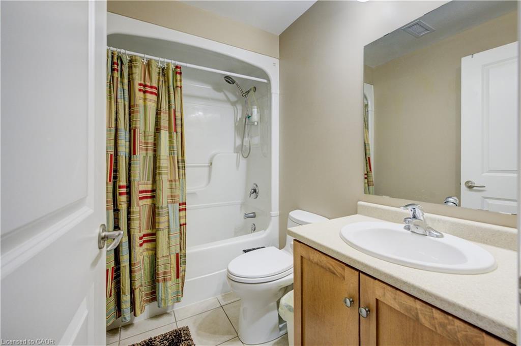 105-165 Duke Street E, Kitchener, ON - Indoor Photo Showing Bathroom