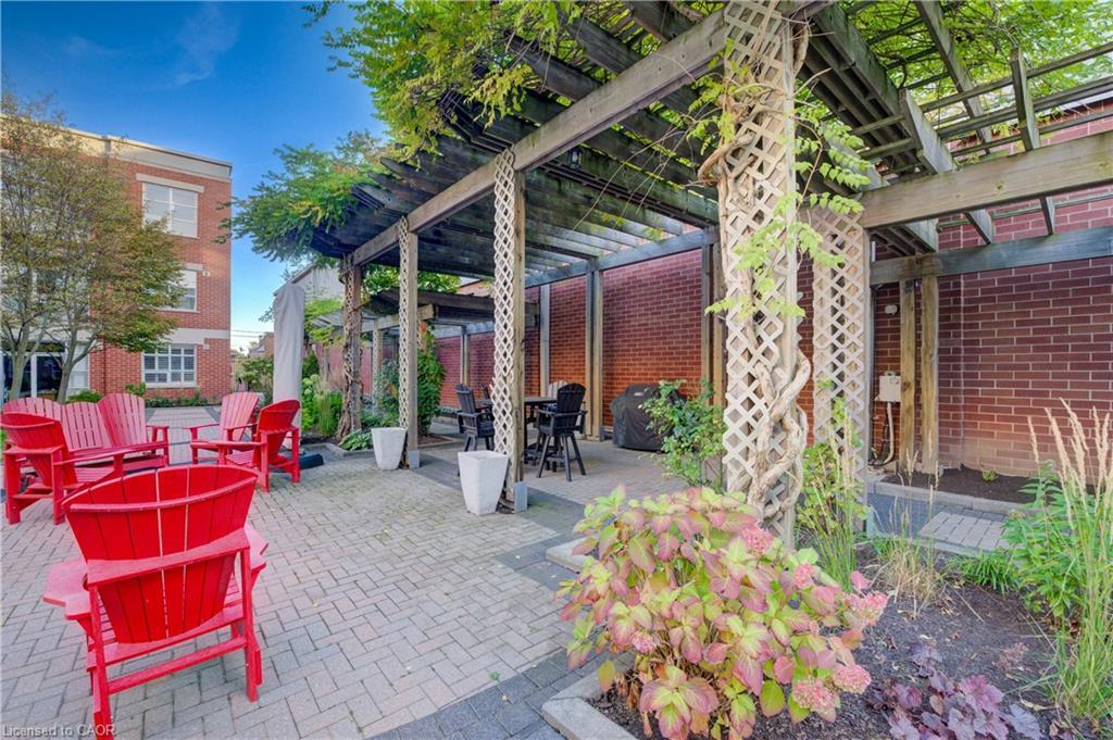 105-165 Duke Street E, Kitchener, ON - Outdoor