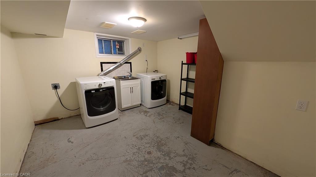 125 Auburn Avenue, Hamilton, ON - Indoor Photo Showing Laundry Room