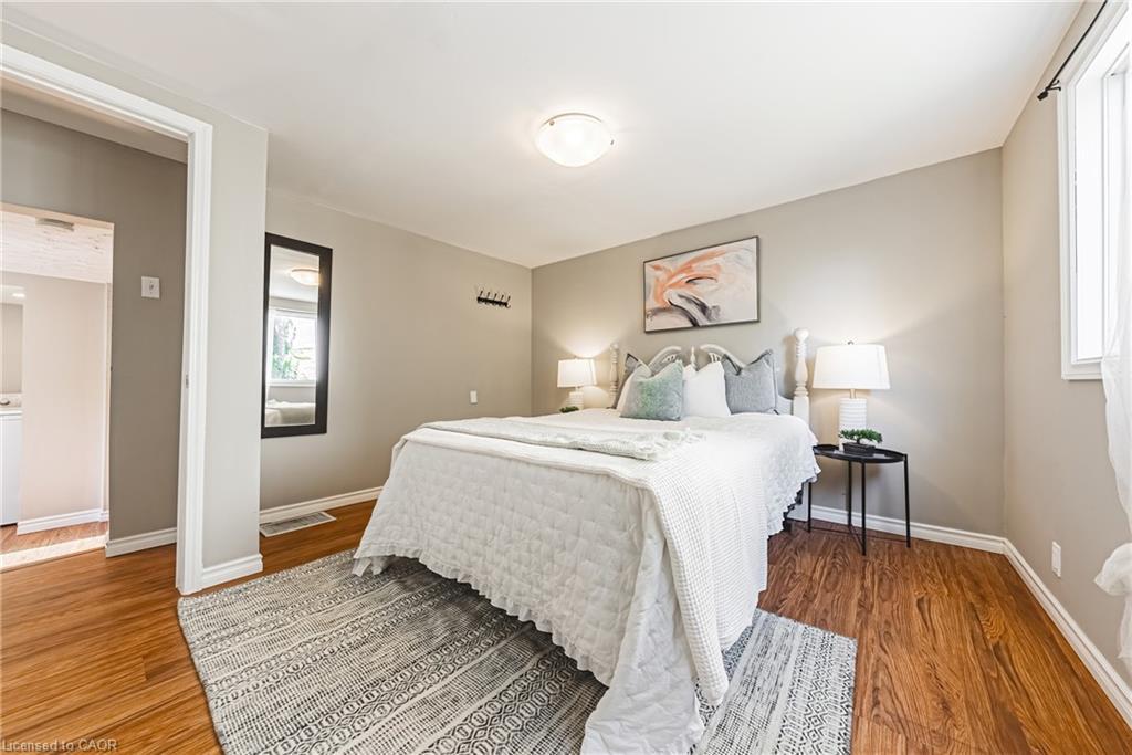 24 Rowanwood Street, Hamilton, ON - Indoor Photo Showing Bedroom