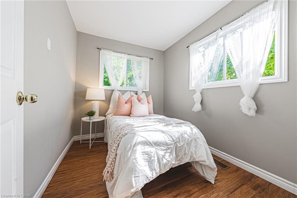 24 Rowanwood Street, Hamilton, ON - Indoor Photo Showing Bedroom