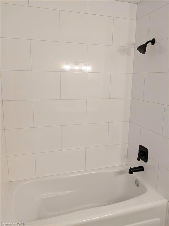 1-23 Fairview Avenue, Kitchener, ON - Indoor Photo Showing Bathroom