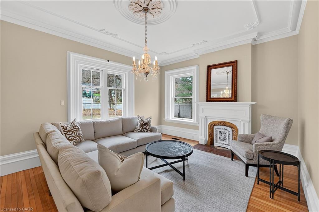 262 Main Street W, Grimsby, ON - Indoor Photo Showing Living Room With Fireplace