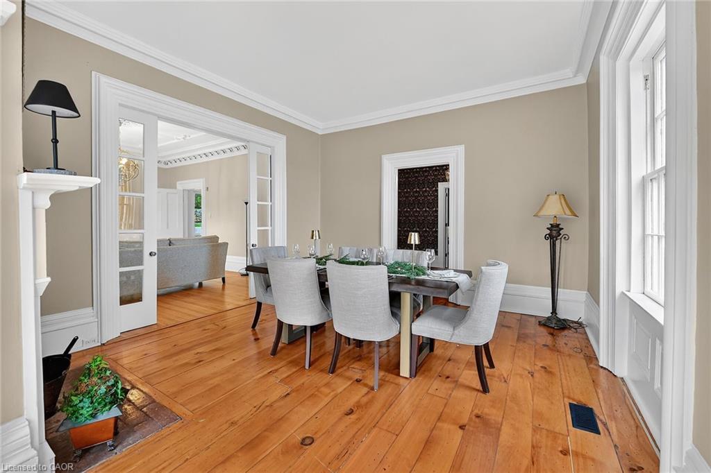 262 Main Street W, Grimsby, ON - Indoor Photo Showing Dining Room
