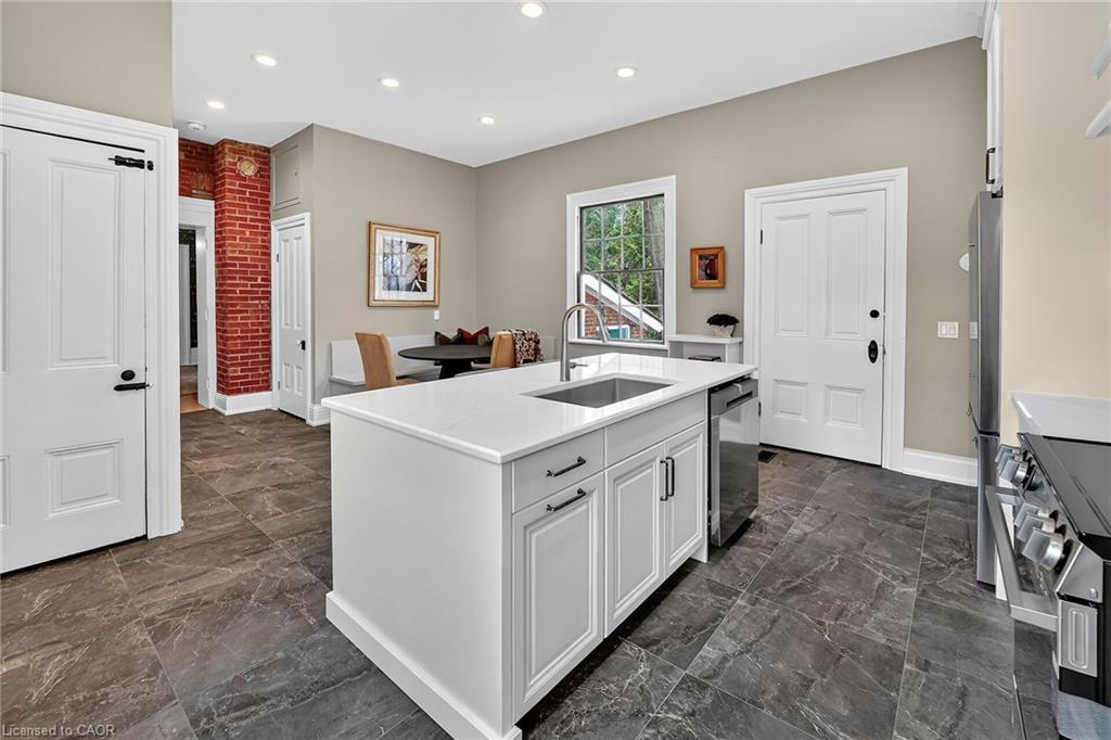 262 Main Street W, Grimsby, ON - Indoor