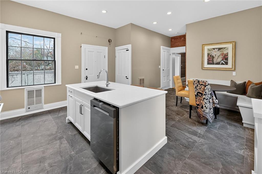 262 Main Street W, Grimsby, ON - Indoor