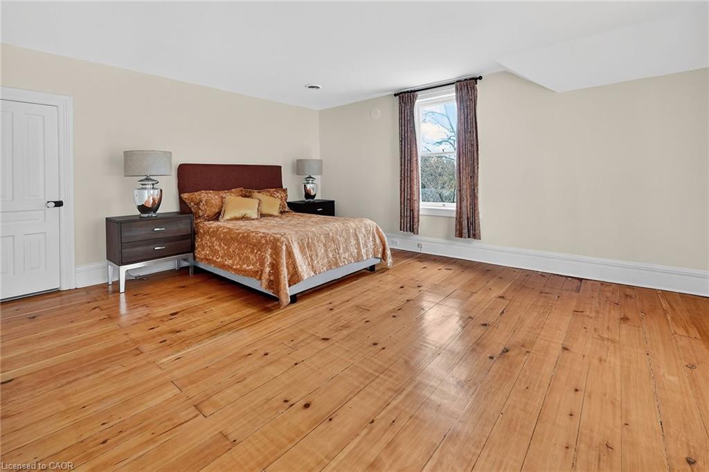 262 Main Street W, Grimsby, ON - Indoor Photo Showing Bedroom