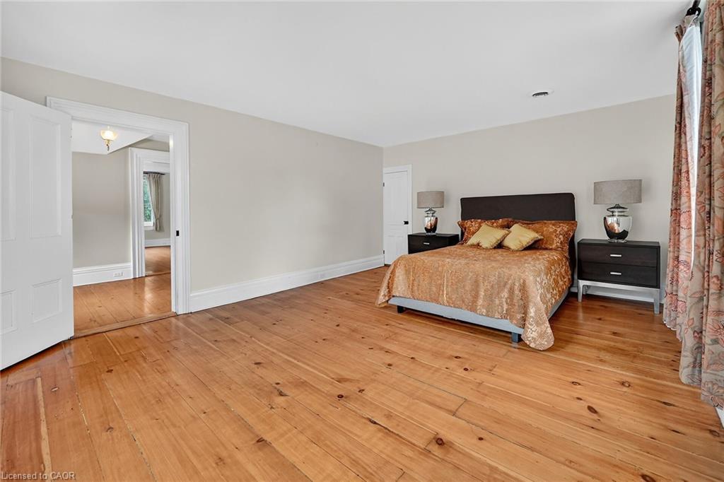 262 Main Street W, Grimsby, ON - Indoor Photo Showing Bedroom