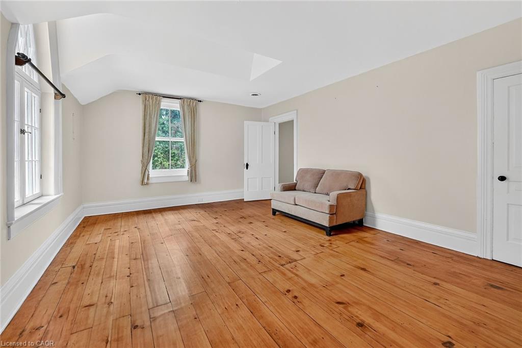 262 Main Street W, Grimsby, ON - Indoor Photo Showing Other Room