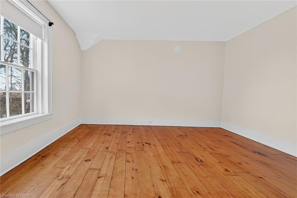 262 Main Street W, Grimsby, ON - Indoor Photo Showing Other Room